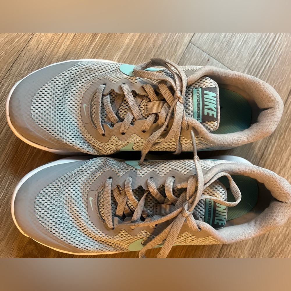Nike Tan and Teal Running Shoes